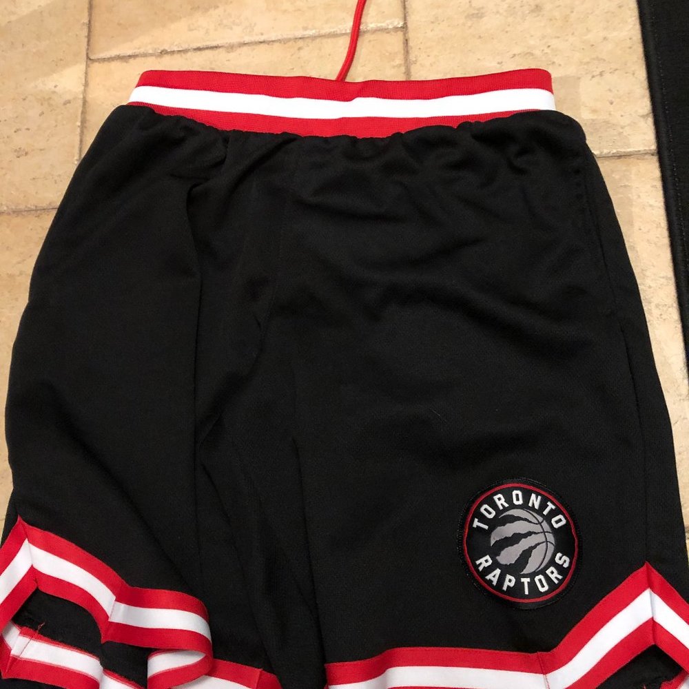 Men's Toronto Raptors shorts NBA brand in Med.